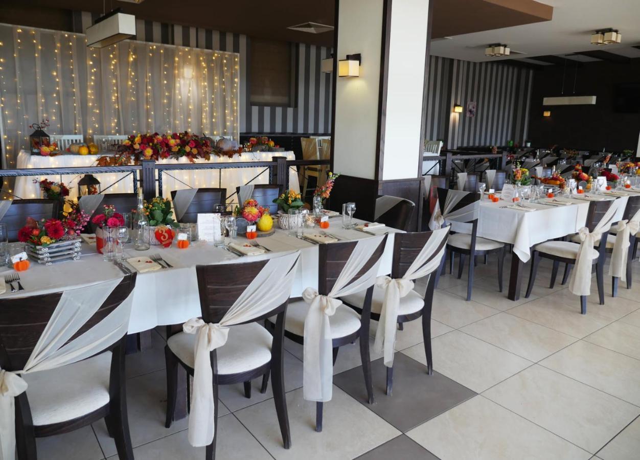 Park Hotel Stratesh โลเวช ภายนอก รูปภาพ